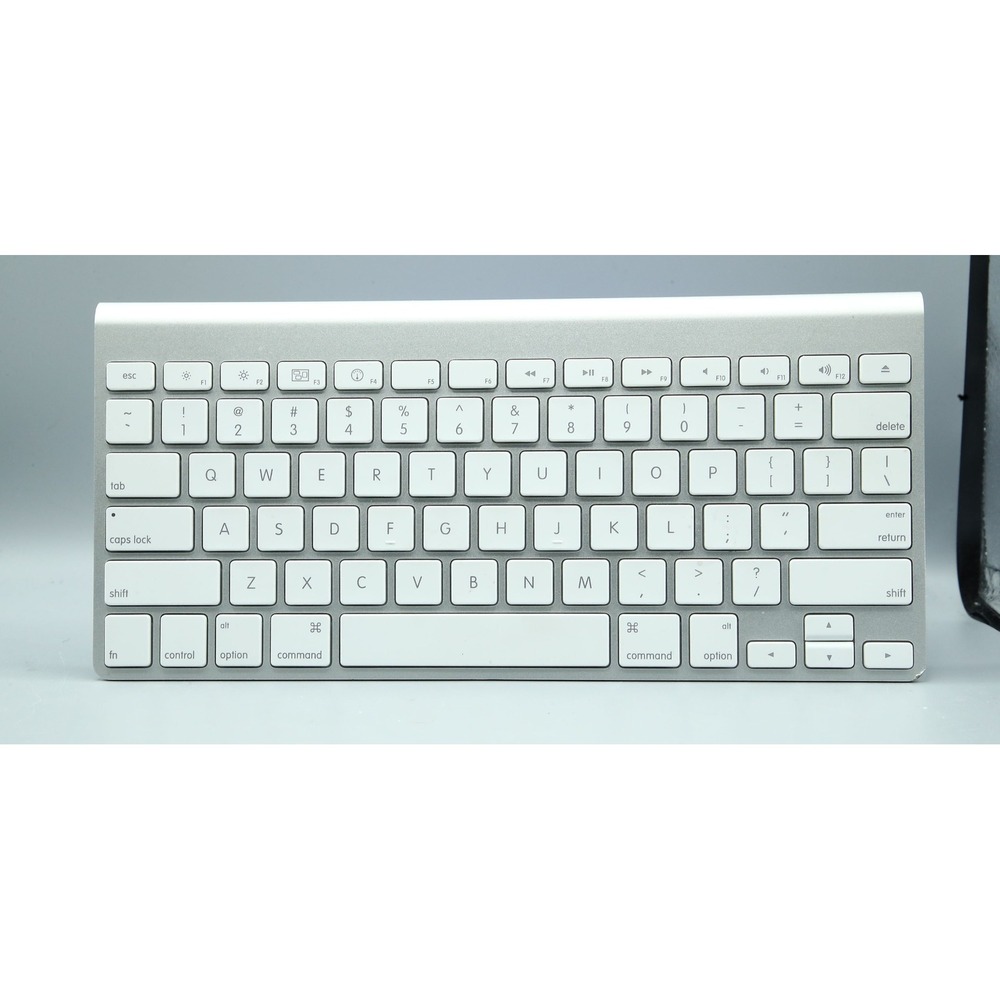 Apple Wireless Keyboard A1314 Bluetooth Silver Aluminum Mac Compact MC184LL/B